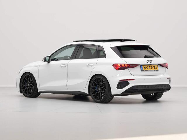 Audi A3 SPORTBACK 45 TFSI e S edition Competition Panorama B&O Leer Stoelverwarming Camera