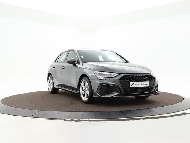 Audi A3 SPORTBACK 30 TFSI 110pk S-Tronic S Edition · Camera · Apple Car Play · Parkeerassistent · Optiekpakket Zwart · Navigatie · Sportstoelen · Clima · Garantie t/m 23-05-2028 of 100.000km