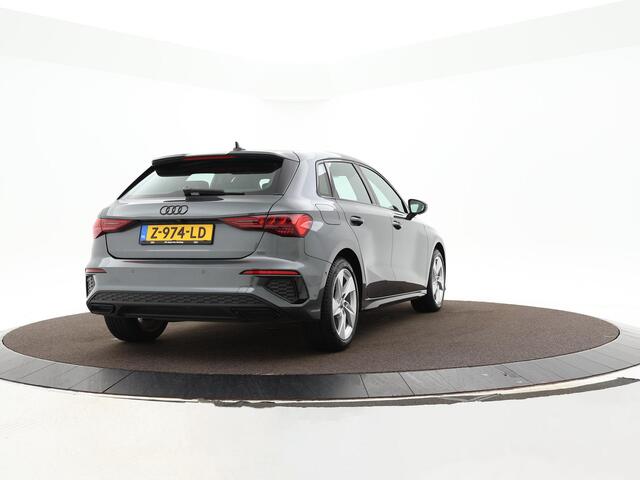 Audi A3 SPORTBACK 30 TFSI 110pk S-Tronic S Edition · Camera · Apple Car Play · Parkeerassistent · Optiekpakket Zwart · Navigatie · Sportstoelen · Clima · Garantie t/m 23-05-2028 of 100.000km