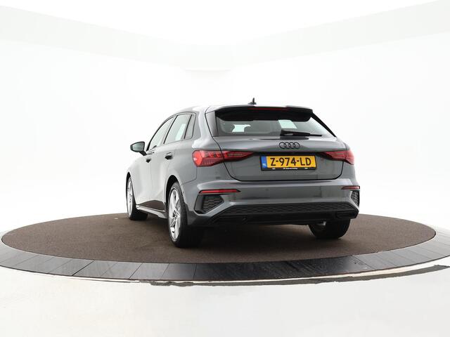 Audi A3 SPORTBACK 30 TFSI 110pk S-Tronic S Edition · Camera · Apple Car Play · Parkeerassistent · Optiekpakket Zwart · Navigatie · Sportstoelen · Clima · Garantie t/m 23-05-2028 of 100.000km