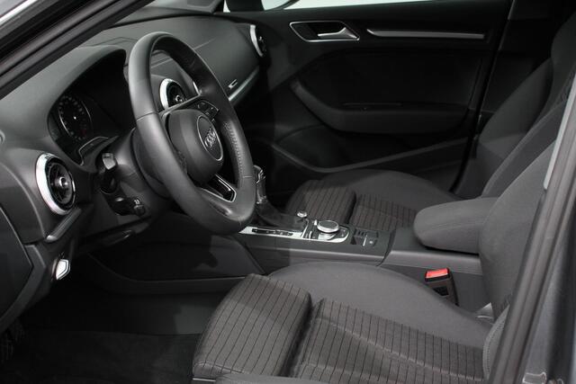 Audi A3 SPORTBACK 35 TFSI 150pk Automaat S-Line Sport Climate Control Parkeer sensoren Full Led Stoelverwarming Lichtmetalen Velgen