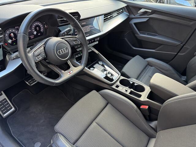 Audi A3 SPORTBACK 40 TFSIe 204 pk S-line Black Pano
