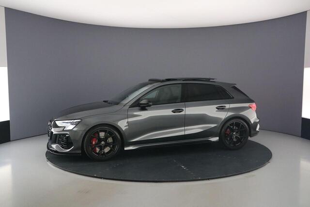 Audi A3 SPORTBACK 2.5 TFSI RS 3 quattro | Pano | 280km/h | B&O | RS Uitlaat | Matrix LED | Camera | Leder | 19 inch |
