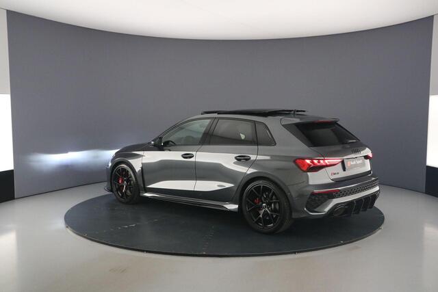 Audi A3 SPORTBACK 2.5 TFSI RS 3 quattro | Pano | 280km/h | B&O | RS Uitlaat | Matrix LED | Camera | Leder | 19 inch |
