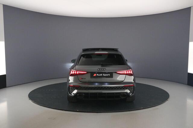 Audi A3 SPORTBACK 2.5 TFSI RS 3 quattro | Pano | 280km/h | B&O | RS Uitlaat | Matrix LED | Camera | Leder | 19 inch |