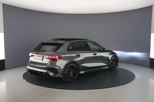 Audi A3 SPORTBACK 2.5 TFSI RS 3 quattro | Pano | 280km/h | B&O | RS Uitlaat | Matrix LED | Camera | Leder | 19 inch |