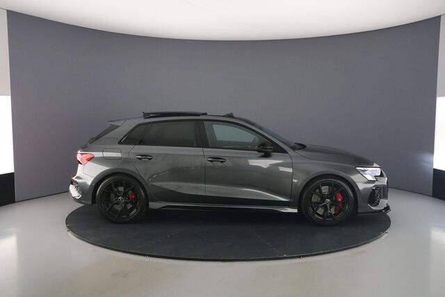 Audi A3 SPORTBACK 2.5 TFSI RS 3 quattro | Pano | 280km/h | B&O | RS Uitlaat | Matrix LED | Camera | Leder | 19 inch |