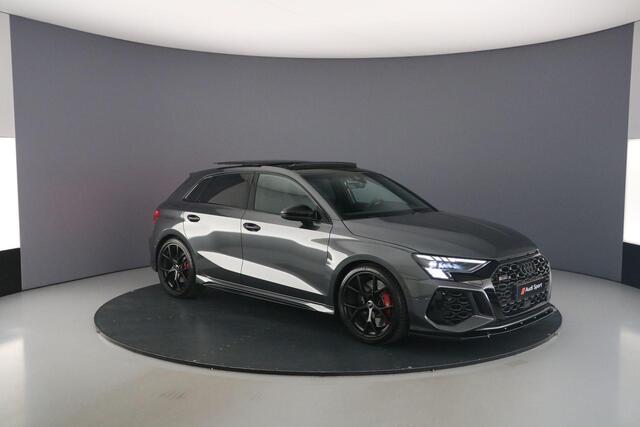 Audi A3 SPORTBACK 2.5 TFSI RS 3 quattro | Pano | 280km/h | B&O | RS Uitlaat | Matrix LED | Camera | Leder | 19 inch |