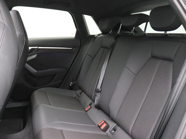 Audi A3 SPORTBACK 45 TFSI e S edition Competition 272PK S-tronic Led matrix, adaptive cruise, schuif-kanteldak, keyles, achteruitrijcamera, stoelverwarming voor, 18" lichtmetaal