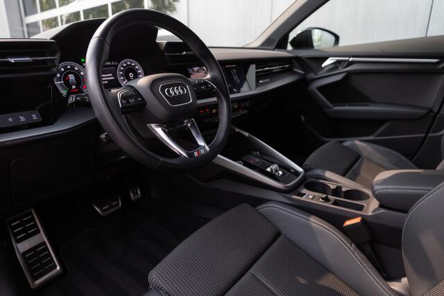 Audi A3 SPORTBACK 45 TFSI e 245 pk S-Edition Competition / Facelift/ Matrix-Led/ Sport-Stoelen/ Stoel.Verw/ Keyless/ Camera/ Black-Optiek/ 18'' LMV