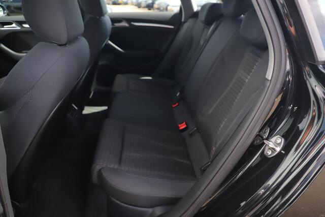 Audi A3 SPORTBACK 35 TFSI CoD S-Line 150PK Automaat Adaptive Cruise Lane Assist Sportstoelen 18 inch LMV Stoelverwarming Full LED Navigatie Clima Carplay Android