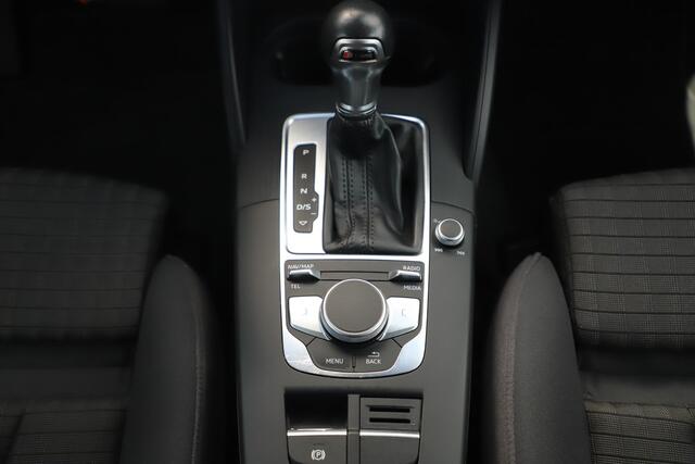 Audi A3 SPORTBACK 35 TFSI CoD S-Line 150PK Automaat Adaptive Cruise Lane Assist Sportstoelen 18 inch LMV Stoelverwarming Full LED Navigatie Clima Carplay Android