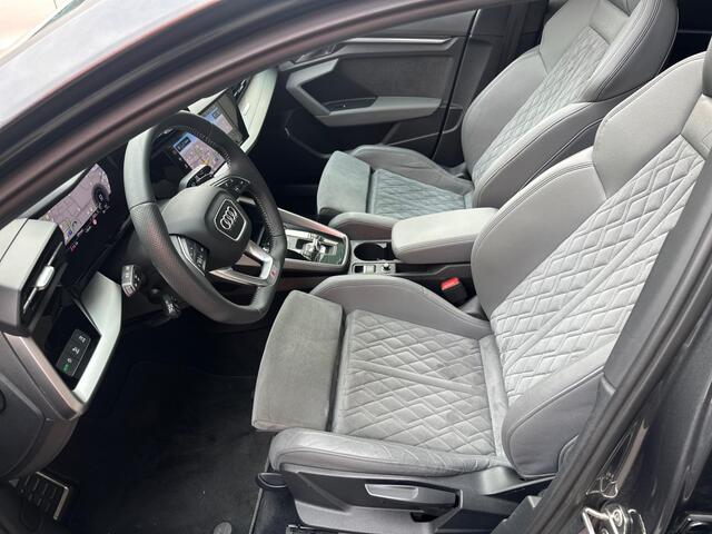 Audi A3 SPORTBACK 40 TFSI e 204 Pk S-Line Black Ed. Pano Keyless
