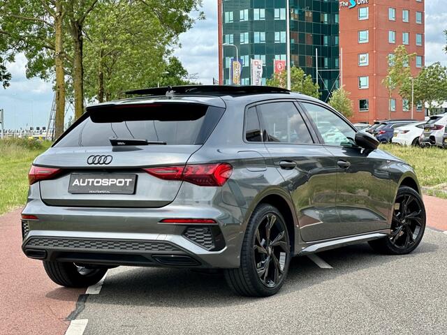 Audi A3 SPORTBACK 40 TFSI e 204 Pk S-Line Black Ed. Pano Keyless