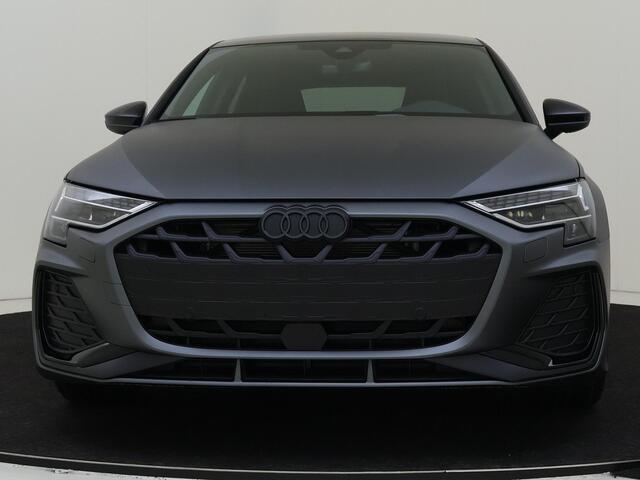 Audi A3 SPORTBACK 30 TFSI S edition | Daytonagrijs Matlak | PANO | Ambiente lichtpakket Pro | Stoelverwarming | Optiek zwart Plus| 18 Inch | PDC Voor/Achter | 3-zone airco | Carplay/Andriod Auto | Draadloos lader | Privacy Glass