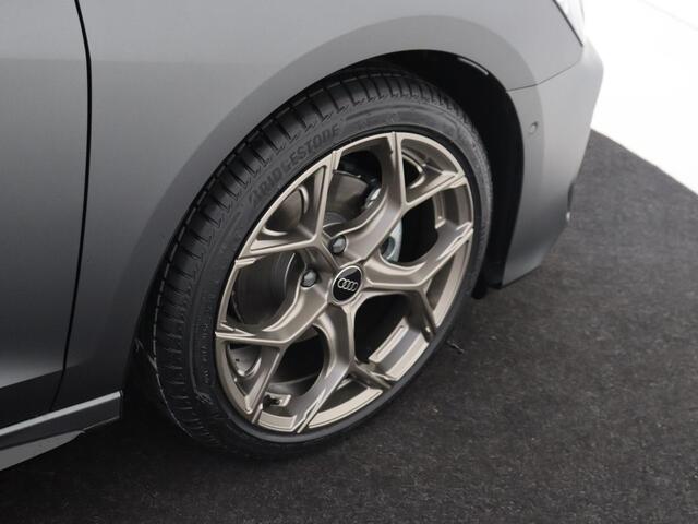 Audi A3 SPORTBACK 30 TFSI S edition | Daytonagrijs Matlak | PANO | Ambiente lichtpakket Pro | Stoelverwarming | Optiek zwart Plus| 18 Inch | PDC Voor/Achter | 3-zone airco | Carplay/Andriod Auto | Draadloos lader | Privacy Glass