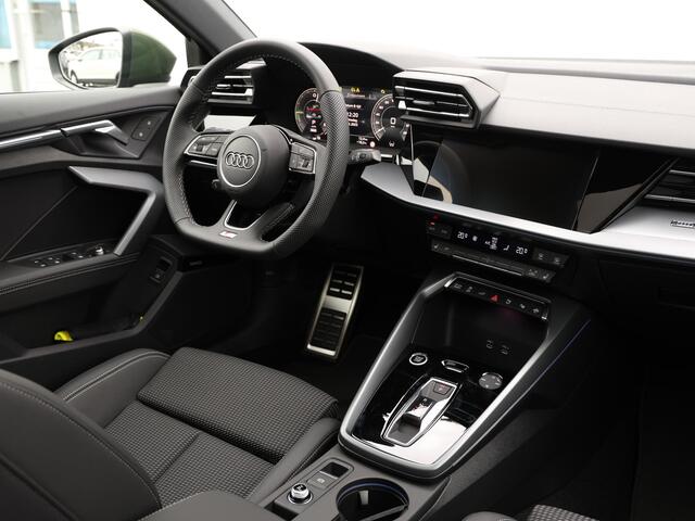 Audi A3 SPORTBACK S edition Competition 45 TFSI e 180 kW / 245 PK Sp | Panodak | Sonos | Comfortpakket plus |