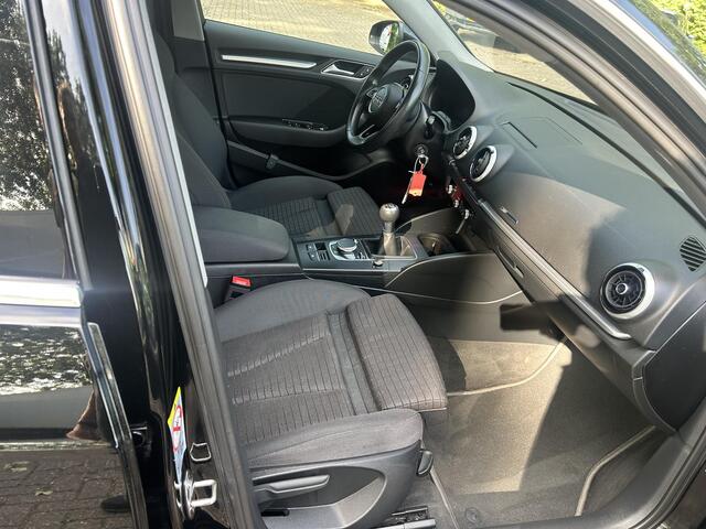 Audi A3 SPORTBACK 30 TFSI Advance