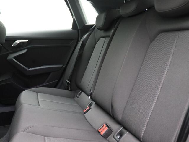 Audi A3 SPORTBACK 40 TFSI e Business edition 204PK S-Tronic Pano-Schuifdak, Clima, Cruise Controle, Navi, Head-Up Display, Keyless, Parkeersensoren voor en achter, Trekhaak, 17" LM Velgen