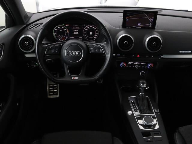 Audi A3 SPORTBACK 1.4 e-tron Lease Edition | Panoramadak | Trekhaak | Cruise control | Digitaal cockpit | LMV 18 inch | LED | S-line | Keyless go | PDC