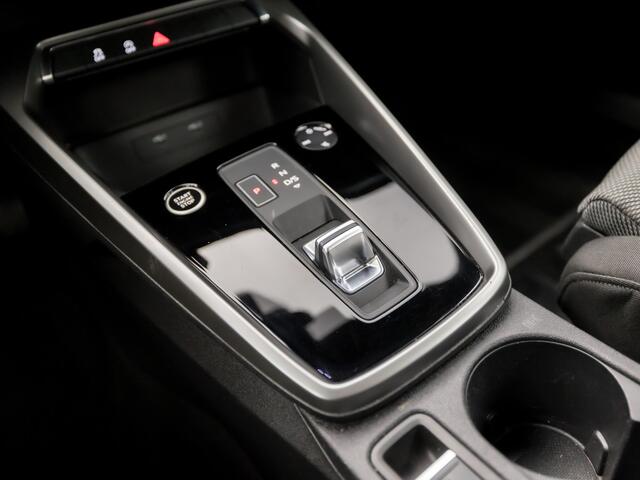 Audi A3 SPORTBACK 30 TFSI Sportline Automaat (APPLE CARPLAY, GROOT NAVI, CLIMATE, PARKEERSENSOREN, SPORTSTOELEN, LED KOPLAMPEN, LANE ASSIST, CRUISE, NIEUWSTAAT)
