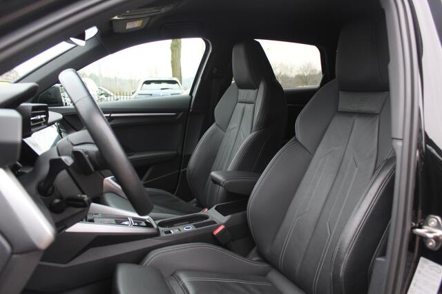 Audi A3 SPORTBACK 45 TFSI e S edition Competition / Camera / Leder / B&O / ACC / Keyless / 18'' / Navigatie / Stoelverwarming