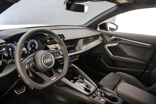 Audi A3 SPORTBACK 45 TFSI e S Edition 272pk | Pano | Head Up | Sonos | Alcantara | Camera | Optiek Zwart | 18 inch | S Line | Sfeerverlichting | Adapt. Cruise