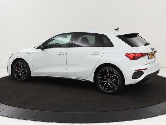 Audi A3 SPORTBACK 45 TFSIe S edition Competition | Matrix LED | Sportstoelen | Carplay | Navigatie | Half leder | Audi Sound | Climate control | Parkeerhulp | Cruise control