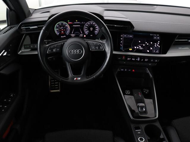 Audi A3 SPORTBACK 45 TFSIe S edition Competition | Matrix LED | Sportstoelen | Carplay | Navigatie | Half leder | Audi Sound | Climate control | Parkeerhulp | Cruise control