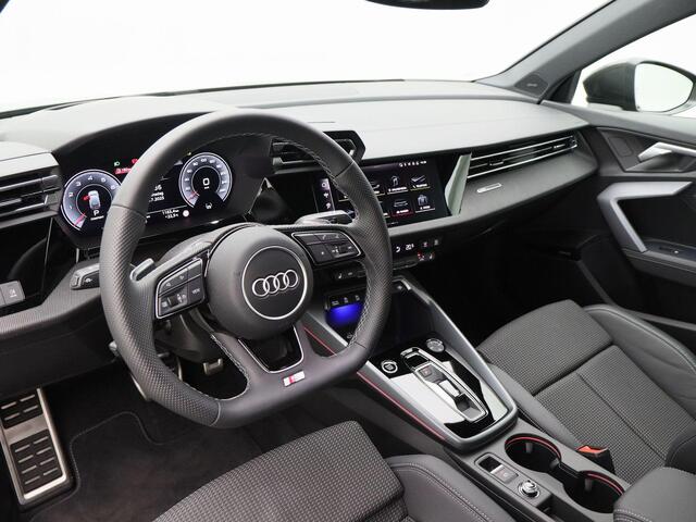 Audi A3 SPORTBACK 35 TFSi 150 Pk Automaat S-Line | Carbon Pakket | Trekhaak | Full LED | 18 Inch | Zwart Optiek | Camera | Navigatie | Sonos Audio | Head-Up | 6.711 Km!!