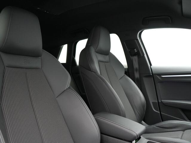 Audi A3 SPORTBACK 45 TFSI e S edition Competition Plug In Hyrbrid 245pk Dealer O.H PHEV | Cruise Control | Lederen sportstoelen | Apple Carplay | Keyless | Virtual | DAB | Draadloos | Sfeerverlichting |