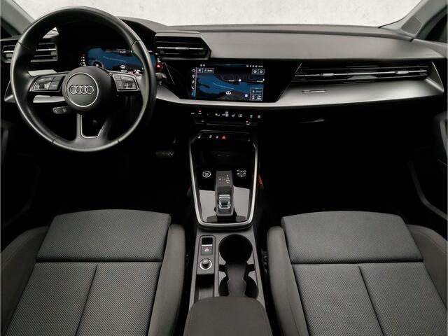 Audi A3 SPORTBACK 30 TFSI Sport Automaat (APPLE CARPLAY, GROOT NAVI, CLIMATE, LED KOPLAMPEN, SPORTSTOELEN, CRUISE, PARKEERSENSOREN, LANE ASSIST, NIEUWSTAAT)