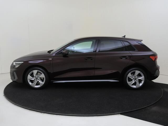 Audi A3 SPORTBACK 40 TFSI e S edition | Trekhaak | Keyless | Parkeerasisstent | Dodehoek detectie | Navigatie Plus | Stoelverwarming | Achteruitrijcamera | Adaptieve cruise control | Virtual cockpit Plus |