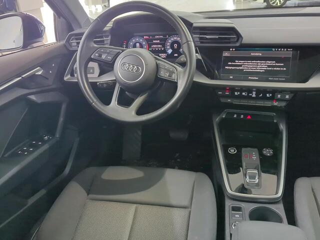 Audi A3 SPORTBACK 30 TFSI Pro Line / Panorama dak / Camera / 16 Inch / Climate control / Led Verlichting