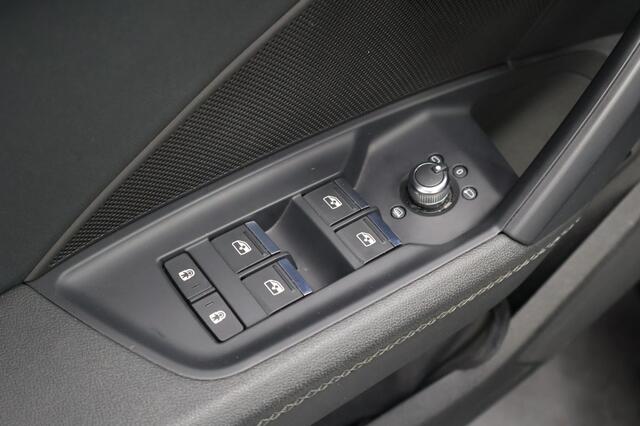 Audi A3 SPORTBACK 45 TFSI e S-Line Competition | 245PK | Panorama | Carplay