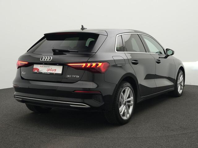 Audi A3 SPORTBACK 30 TFSI 110 pk S-tronic S edition / S-Line | Achteruitrijcamera | Stoelverwarming | Navigatie