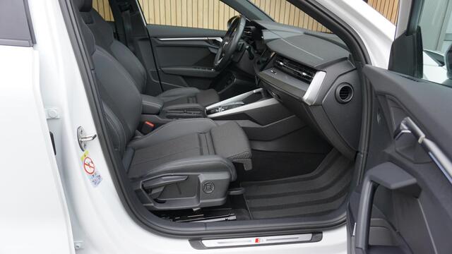 Audi A3 SPORTBACK 45 TFSI e 245pk 3x S-Line & Competition *Black Optik* Pano.Dak 19inch B&O Ambiance verlichting Virtual *Zeer Nette A3* 46010km!