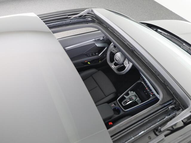 Audi A3 SPORTBACK 45 TFSI e S edition Competition 272pk | Panoramadak | Sonos Premium Audio | 19 inch Lichtmetalen velgen | Parkeercamera