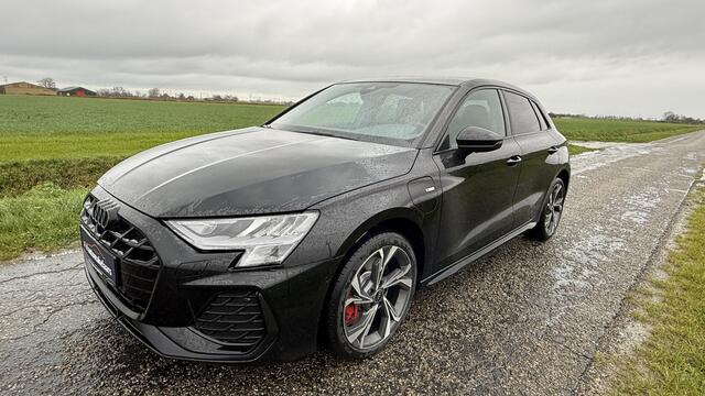 Audi A3 SPORTBACK 45 TFSI e plug in hybride S line, 200 KW/272 PK(!) DEMO S Line, Comfort pakket, Automaat, 18", Panorama, Clima, Black pareleffect