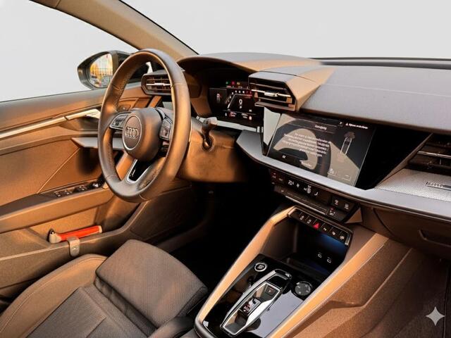 Audi A3 SPORTBACK allstreet 35 TFSI Advanced edition 150PK S-tronic | Ambient + | Elektrische verstelbare stoel | Elektrische achterklep | Parkeersensoren voor + achter |