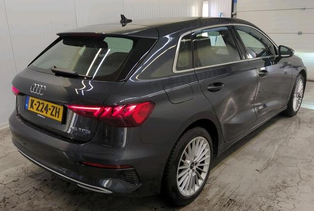 Audi A3 SPORTBACK 35 TFSI 150 pk Automaat Business Edition Navi Camera Sportstoelen Stoelverwarming Parkeersensoren v+a Led Koplampen Mild Hybride NL Auto 1e Eigenaar