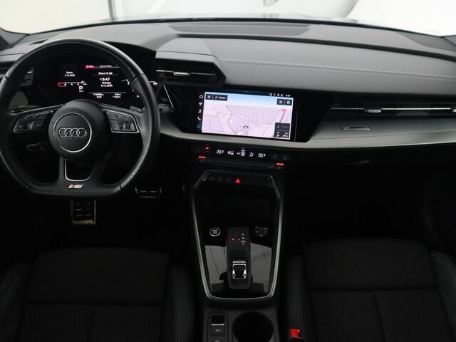 Audi A3 SPORTBACK 35 TFSI S edition | Stoelverwarming | Carplay | Navigatie | Half leder | Sportstoelen | Full LED | Audi Sound | Virtual Cockpit | Climate control | Parkeerhulp | DAB | Bluetooth | S Line