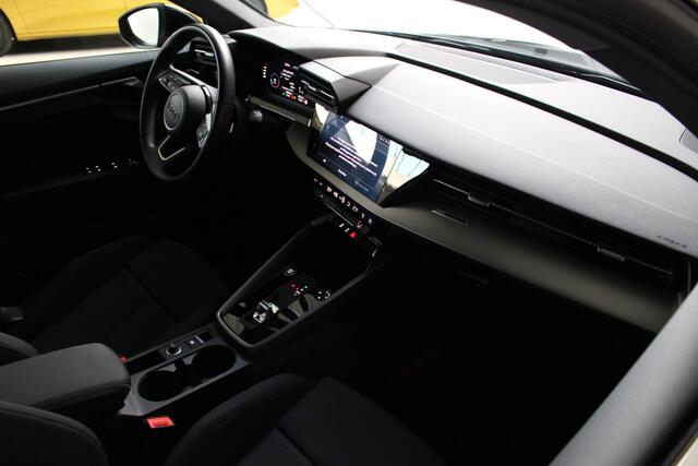 Audi A3 SPORTBACK 30 TFSI Advanced edition Navigatie | 17" velgen | Climate Control | PDC achter