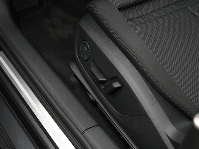 Audi A3 SPORTBACK 45 TFSI e 272 pk S-tronic S-Line | Elektr. verstelbare stoel | Achteruitrijcamera | Stoelverwarming | Adaptive Cruise | Navigatie