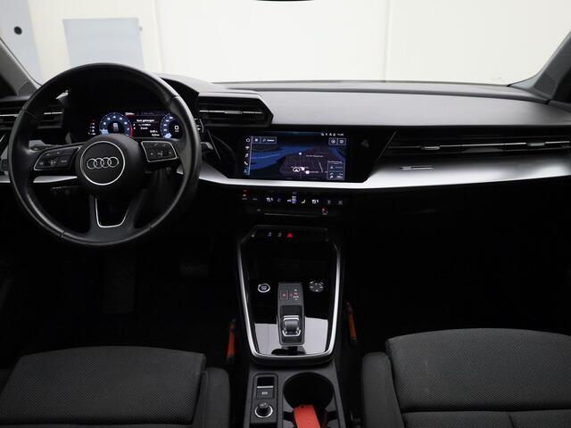Audi A3 SPORTBACK 30 TFSI/110PK Business edition ·Apple/Android Car Play ·Navigatie · 18'' Velgen · Parkeersensoren ·