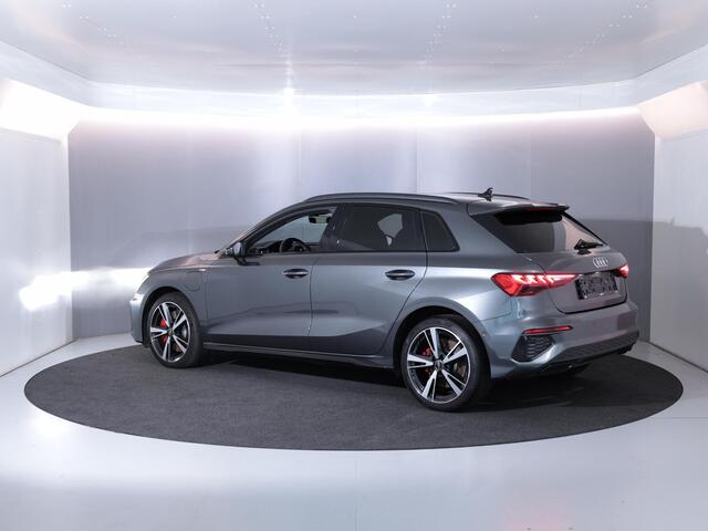 Audi A3 SPORTBACK 45 TFSI e S edition 245 pk | SOH 94% | S-tronic | Navigatie | Parkeersensoren (Park assist) | Adaptieve cruise control | Matrix LED koplampen | S-Line |