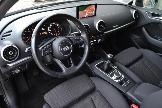 Audi A3 SPORTBACK 1.5 TFSI CoD S-Line Navi/LED/18'' inch