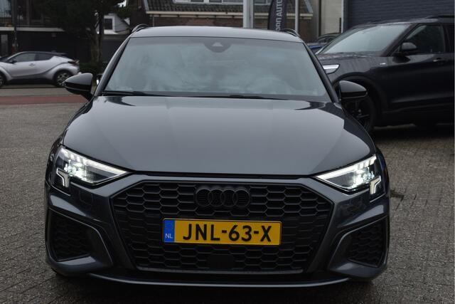 Audi A3 SPORTBACK 40 TFSI e Advanced edition 204 pk 3x S-Line Daytone grijs | Keyless | Elekt.stoelen | Lederen S-Line zetels | Camera | Carplay | Full LED | Zeer netjes