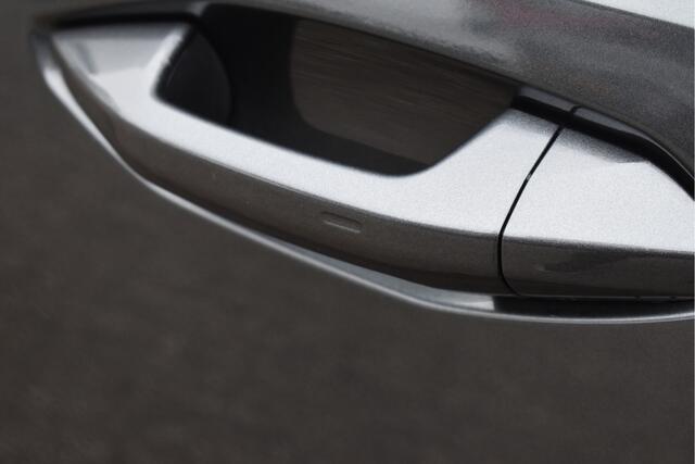 Audi A3 SPORTBACK 40 TFSI e Advanced edition 204 pk 3x S-Line Daytone grijs | Keyless | Elekt.stoelen | Lederen S-Line zetels | Camera | Carplay | Full LED | Zeer netjes