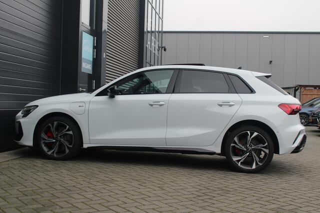 Audi A3 SPORTBACK 45 TFSI e S edition Competition 4 jaar fabrieksgarantie | Panorama Dak | 3x S-line | Leer | ACC | Matrix